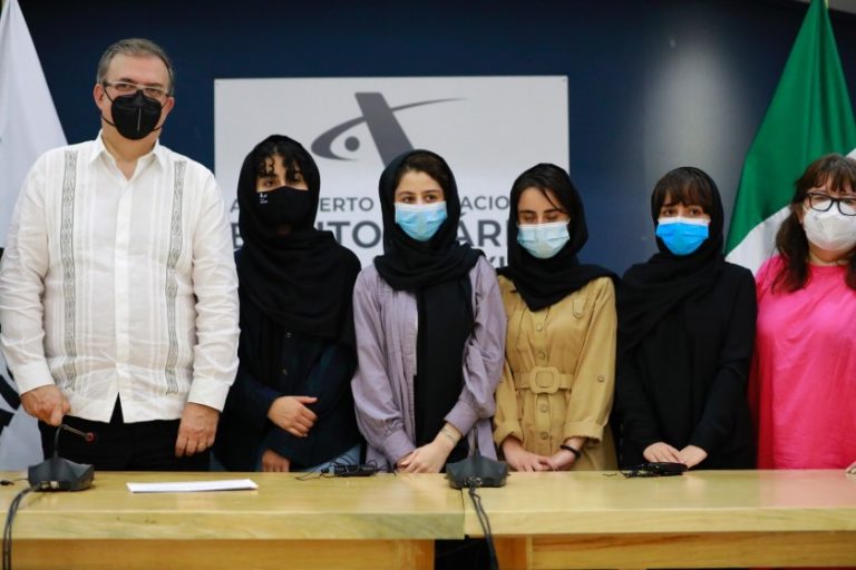 Recibe México a cinco integrantes de Robótica ‘Afghan Dreamers’