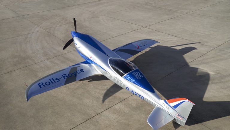 Presenta Rolls-Royce su avión 100% eléctrico; «El más rápido del mundo»