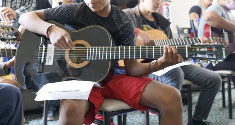 “Salvando Niños con Música” la magia que restituye los derechos de la infancia