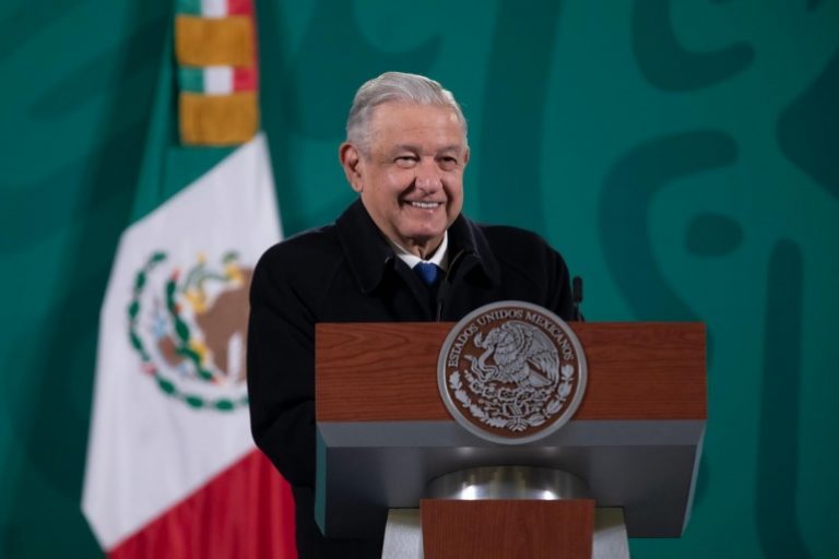 Las denuncias pública de periodistas nos ayudan mucho: López Obrador