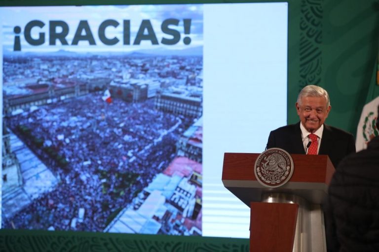 Agradece AMLO multitudinaria asistencia al Zócalo por su 3er. Informe