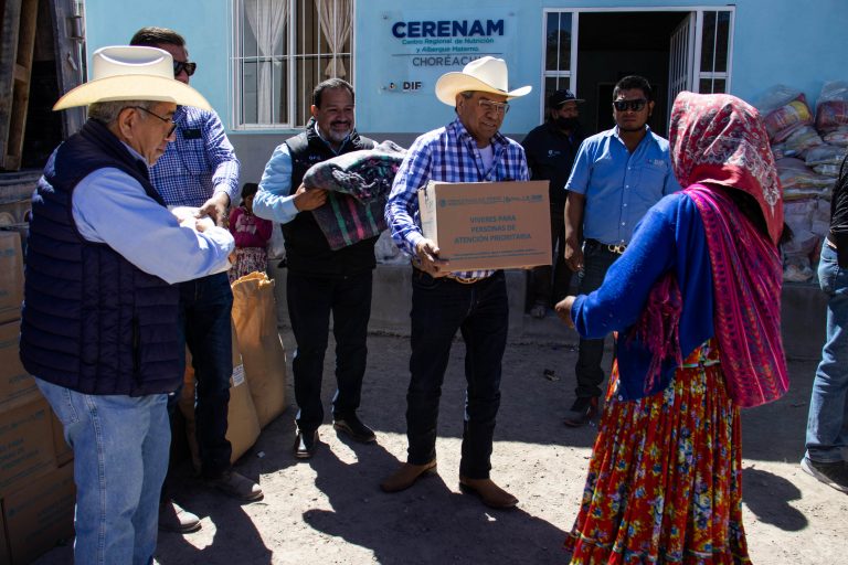 Lleva Estado 8.8 toneladas de apoyo alimentario a familias indígenas de Choreachi en Guadalupe y Calvo