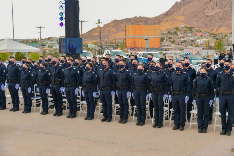 Se gradúan 53 policías en Chihuahua capital