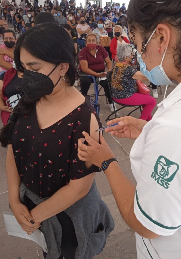 En abril IMSS y Sector Salud federal llevan a cabo una vacunación intensiva contra COVID-19 en todo México