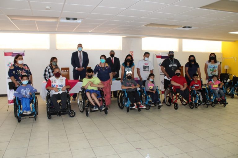 Benefició DIF Estatal con sillas de ruedas a menores con discapacidad de los CAM de Ciudad Juárez￼￼