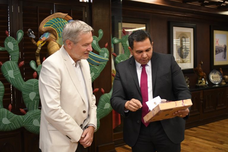 Se reúne Embajador de la Unión Europea con el presidente municipal