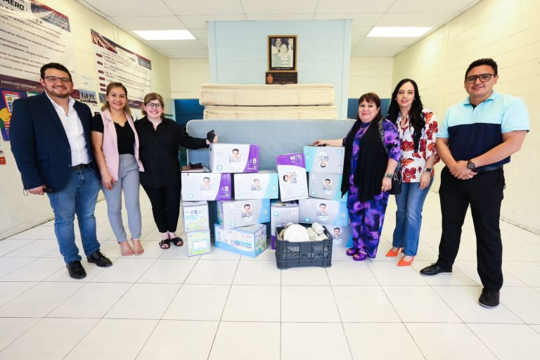 DIF Municipal de Juárez entrega donativo a migrantes