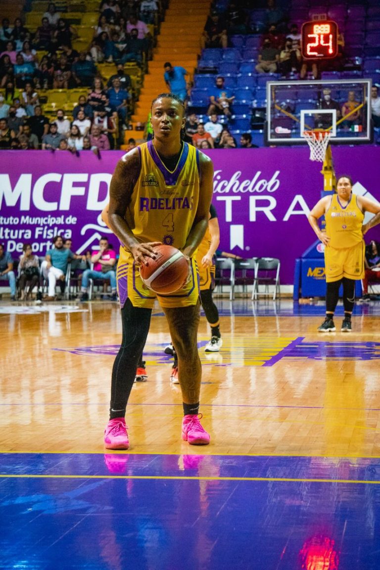 El primero para Adelitas