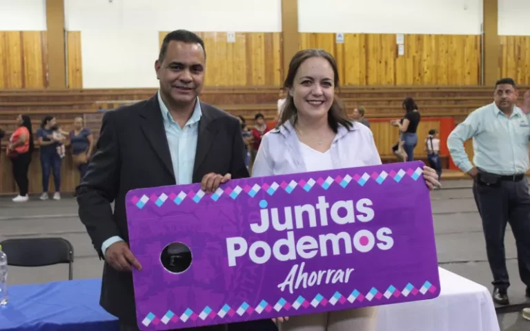 Entrega Ichmujeres 450 tarjetas del Programa Juntas Podemos Ahorrar en ciudad Madera