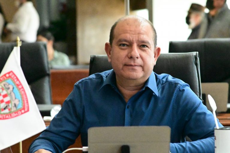 Va Morena por paridad de género en elección de rector de la UACH
