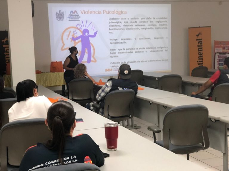 Capacitan a personal de empresa manufacturera en temas de violencia de género