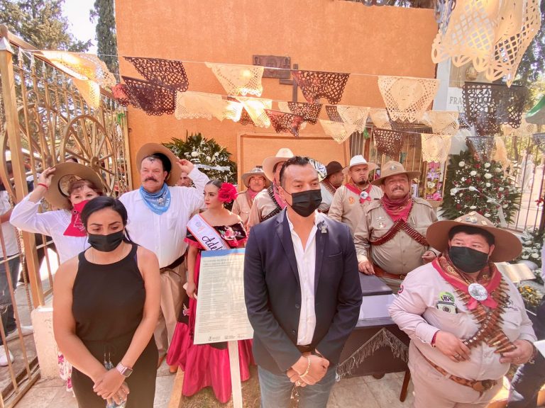 Remodelarán tumba de Pacho Villa