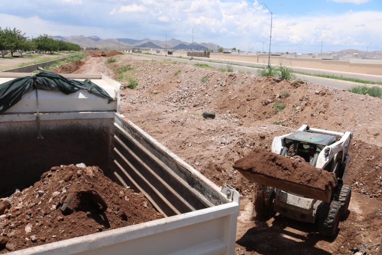 Trabaja Gobierno Municipal en limpieza de arroyos al norte de la ciudad