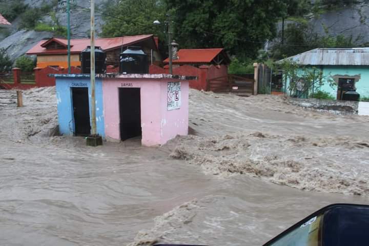Fuerte lluvia en Guadalupe y Calvo