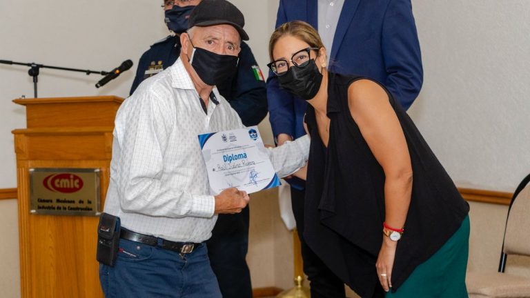 Cuidarán escuelas de la capital 70 adultos mayores del programa “Abuelo Vigilante”
