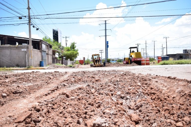 Trabaja Gobierno Municipal en pavimentación en avenida Chicoasén