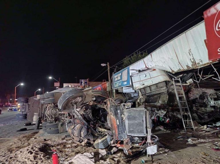 No están solos les dice Maru Campos a familiares de víctimas de accidente en Villa Ahumada