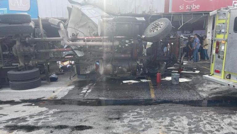 Dicta juez prisión a conductor de tráiler acusado de privar de la vida a 10 personas en Ahumada