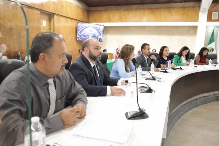 Retira Cabildo Presea Fray García de San Francisco a Aristeo Baca
