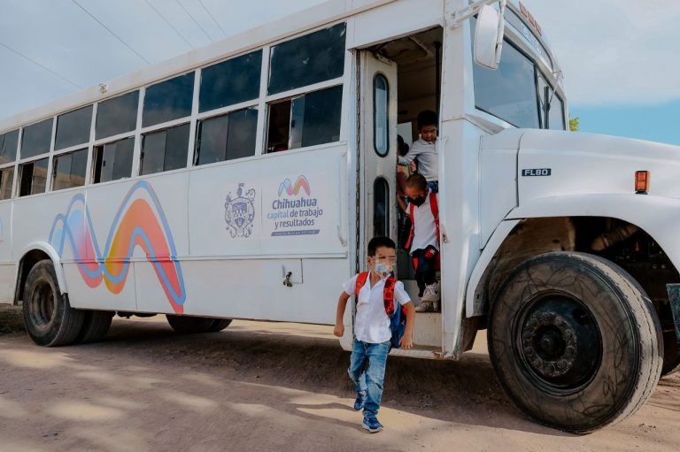 Benefician con camión escolar a 110 niños de primaria y jardín de niños de Sierra Azul