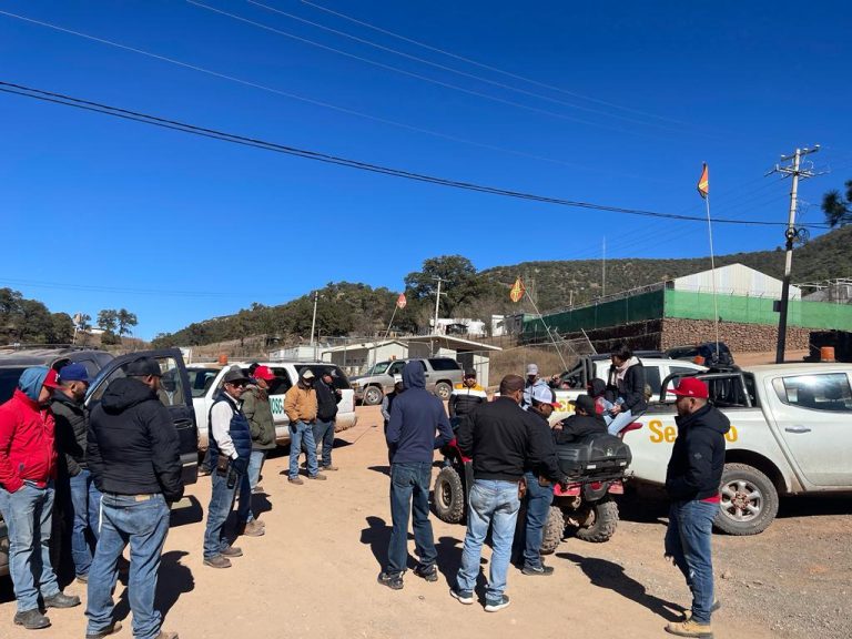 Ejidatarios de Huizopa se plantan en camino de acceso a la mina Dolores por incumplimiento de cláusulas