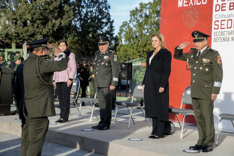 Acude Gobernadora Maru Campos a toma de protesta de nuevo comandante de la Quinta Zona Militar