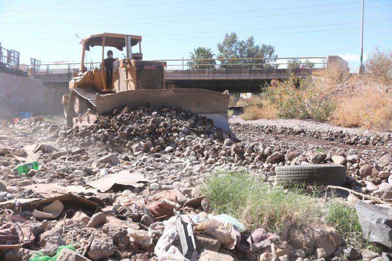 Trabaja Municipio en limpieza de arroyos y solicita a la población evitar el arrojo de basura en cauces