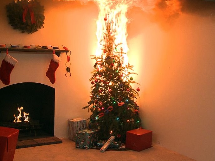 Toma precauciones: bomberos dan consejos de seguridad para decoraciones navideñas