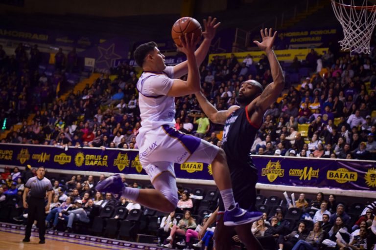 Seis tras el título