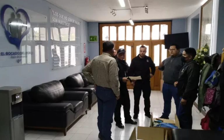 Dona SSPE equipo médico y material de curación al asilo “Bocado del Pobre”