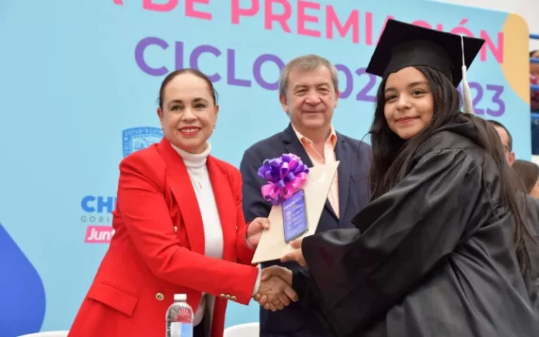 Premian con el programa “Generación de Excelencia” en Delicias a estudiantes destacados