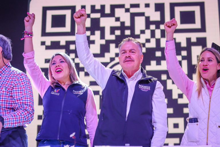 Arropan 5 mil juarenses a Daniela Álvarez y Mario Vázquez en arranque de campaña