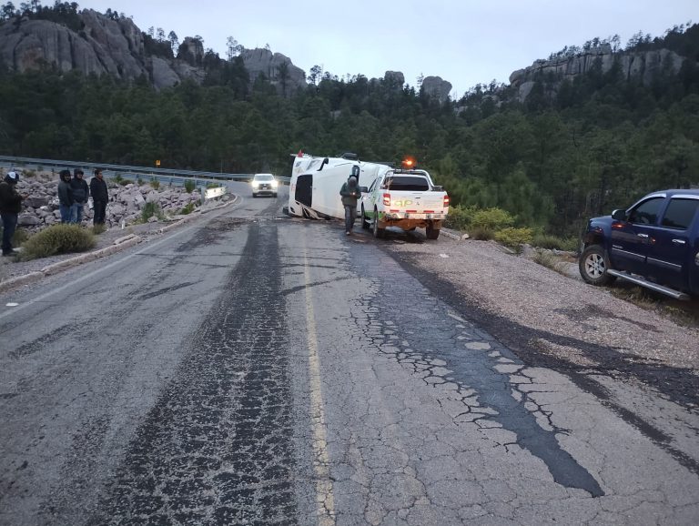 Cierran tramo carretero San Rafael-Bahuichivo por accidente