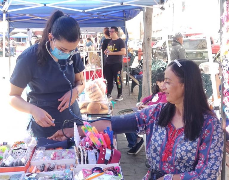 Ofrece «Médico en tu Casa» servicios de salud en la Plaza de Parral