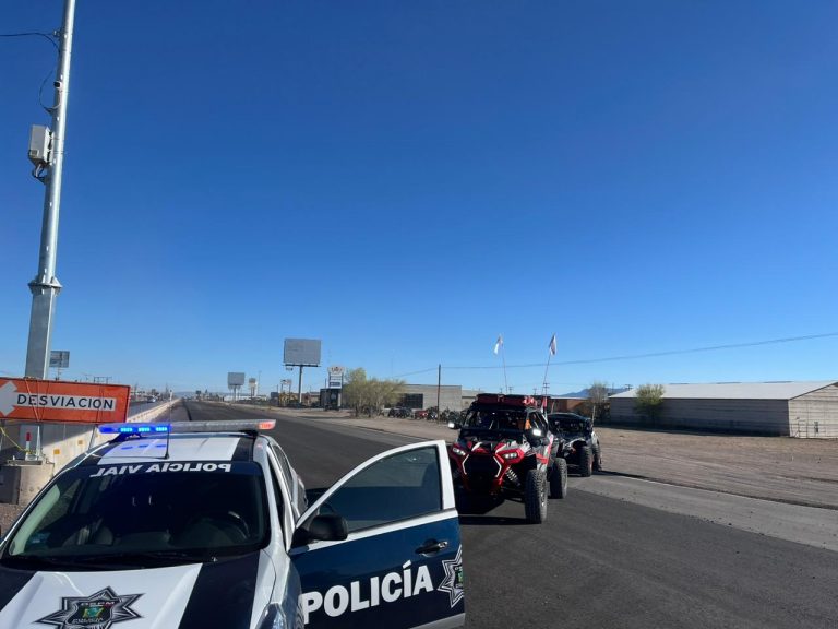 Arrojan maniquí con amenazas en carretera libre a Juárez