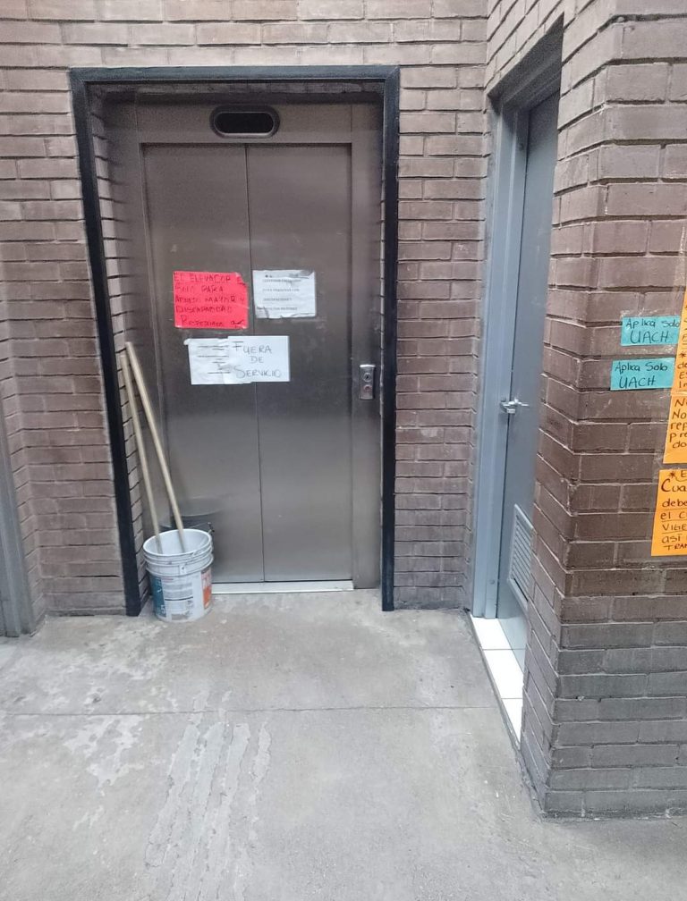 Denuncian elevador de estación inservible