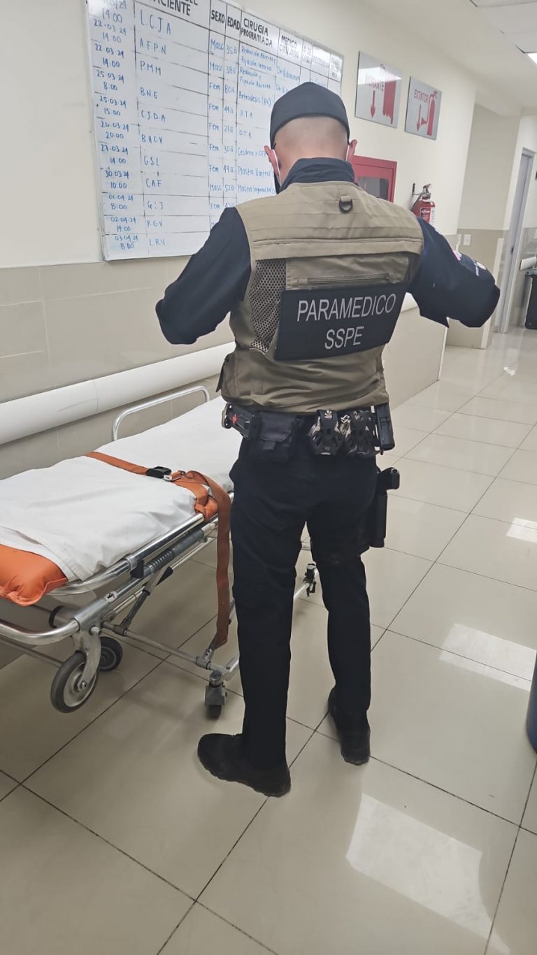 Auxilian policías parto en Conchos