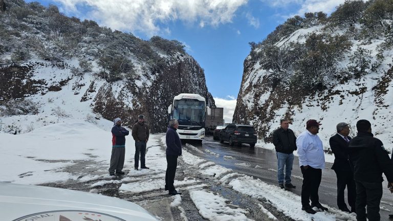 Aclaran que aún no se cierran tramos carreteros por nevadas