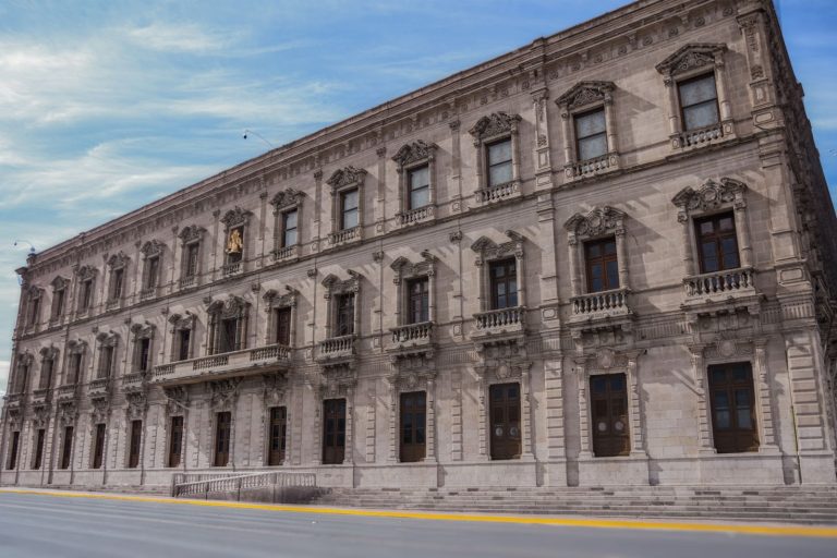 Palacio de Gobierno se iluminará con el distintivo color azul de la Real Fuerza Aérea Canadiense