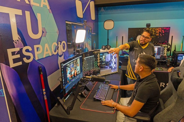 Participan 120 universitarios chihuahuenses en evento de talento en Guadalajara