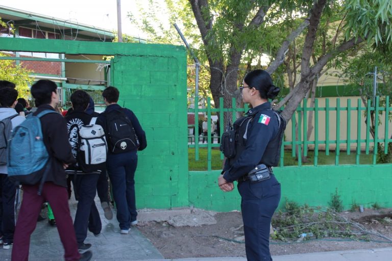 Tras regreso a clases, refuerza Policía Escolar vigilancia en entradas y salidas de alumnos