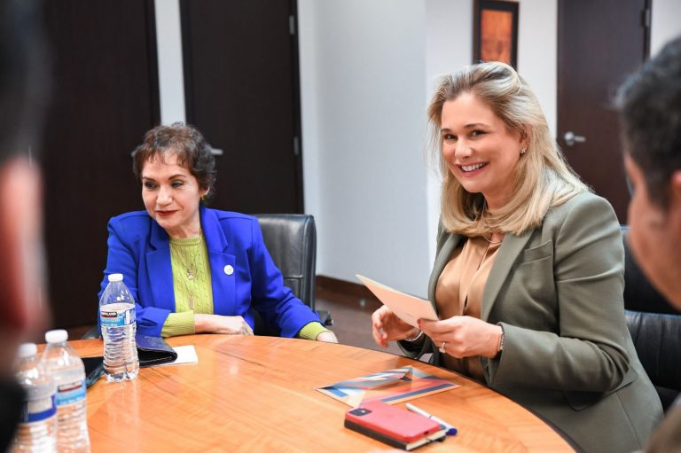 Recibe Gobernadora a nueva mesa directiva de Canaco Ciudad Juárez