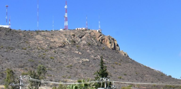 Bomberos de Parral rescatan a tres menores extraviados en el Cerro de la Antena
