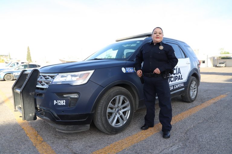 Fue Erika Ramírez la primera mujer policía patrullera en la ciudad