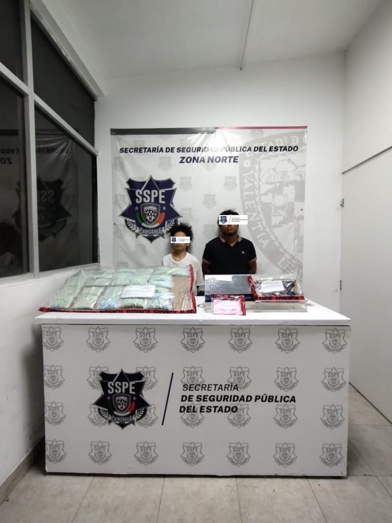 Cae pareja con 30 bolsas de supuesto fentanilo y porciones de presunta cocaína rosa en Juárez