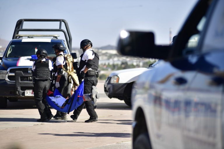 Identifica Fiscalía a otra de las personas encontradas sin vida en la carretera
