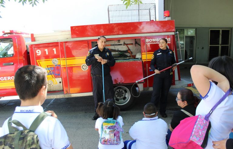 Conviven personas con discapacidad con policías y bomberos de la ciudad
