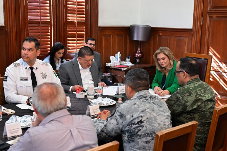 Sostienen autoridades sesión de trabajo de la Mesa de Seguridad