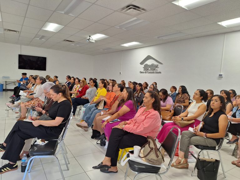 Capacitan a personal de Casas de Cuidado Diario en el trámite de licencias de funcionamiento