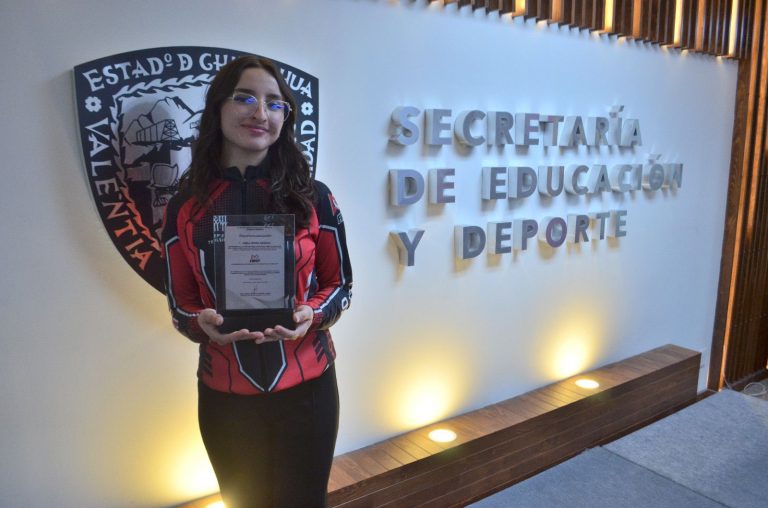 Premia SEyD a Kamila Ortega, primera mexicana en ganar el “Dean’s List Award Winner”